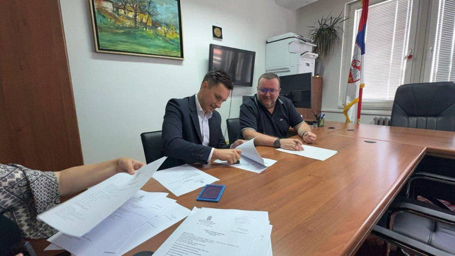 Ispunjeno obećanje, potpisan ugovor: Zahvaljujući Vučiću i Lončaru, Niš dobija novu mobilnu ambulantu