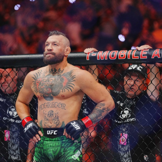 Povratak iz noćne more: Mekgregor se vratio i odmah doživeo novi šok! VIDEO