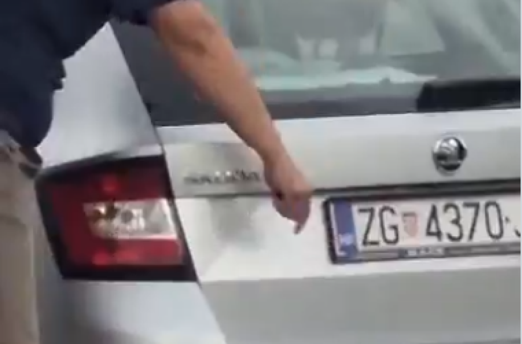 Blokaderi u Kragujevcu došli automobilom iz Hrvatske? VIDEO