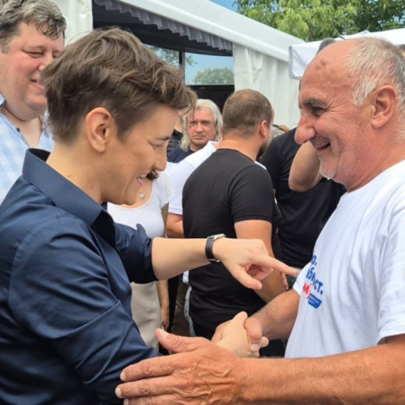 Brnabić u Crepaji: "Naša politika je ujedinjena Srbija, potpuno drugačija od blokaderske" FOTO