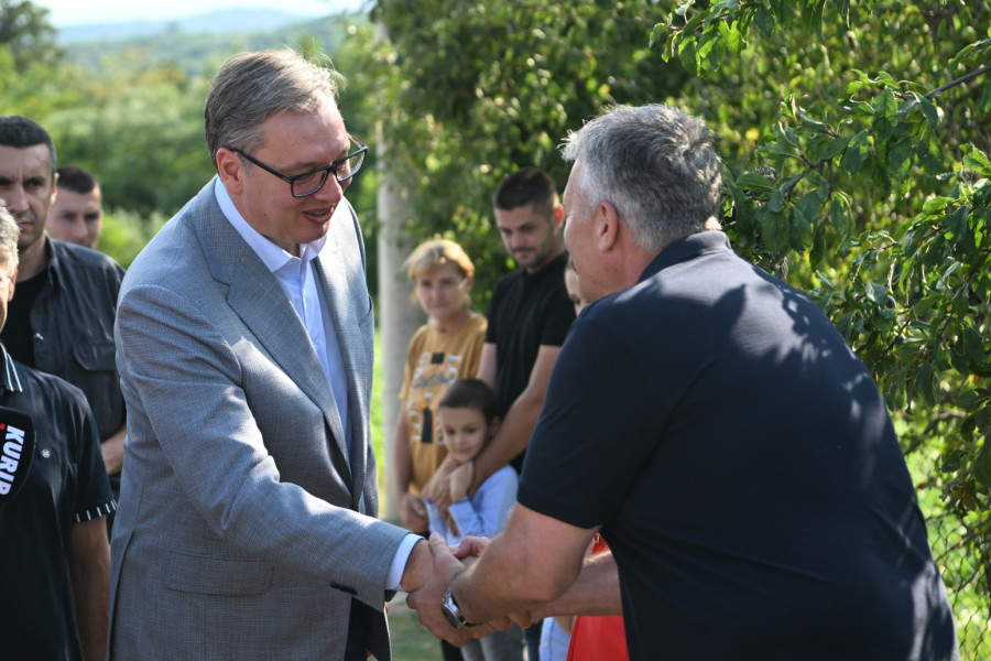 Vučić u poseti porodici Todorović u Loznici: Naša sela liče na švajcarska, sve više ljudi se vraća u Srbiju