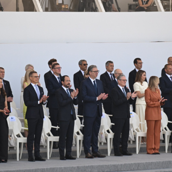 Novi blam blokadera: Tvrde da je Vučić u Pariz otišao nepozvan, a čekalo ga mesto u prvom redu