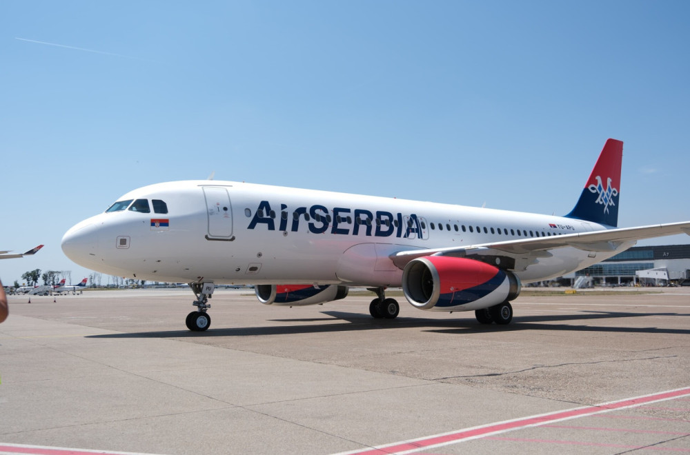 Pojačanje u floti Er Srbije: Stigao novi avion FOTO