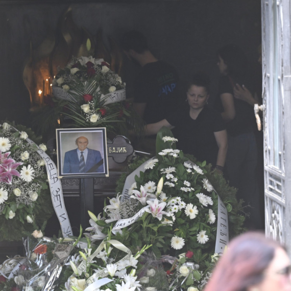 Sahranjen Andrija Bajić: Kolege ispratile pevača, supruga u suzama FOTO