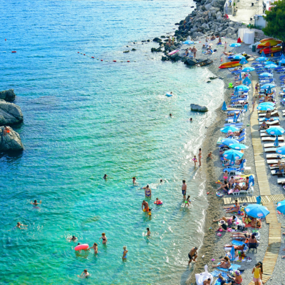 Haos prvog dana: Turisti negodovali zbog novih zabrana u Herceg Novom