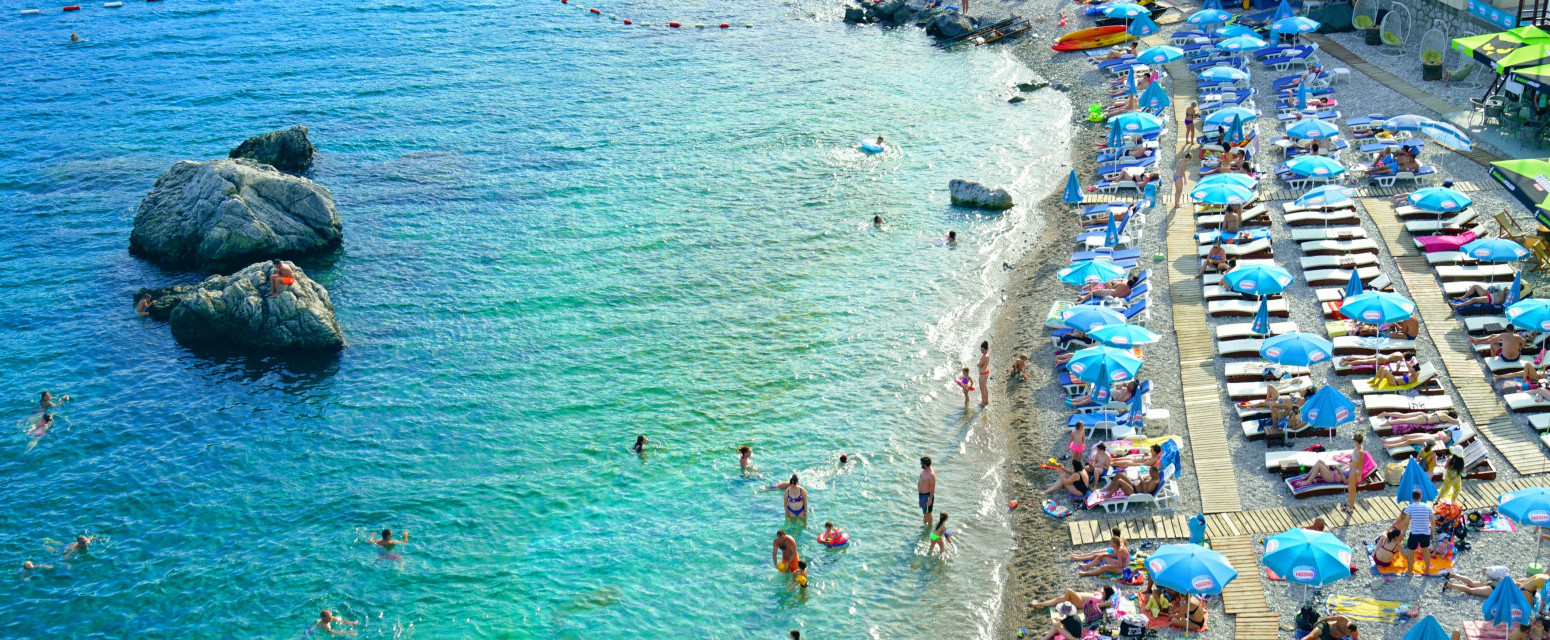 Haos prvog dana: Turisti negodovali zbog novih zabrana u Herceg Novom