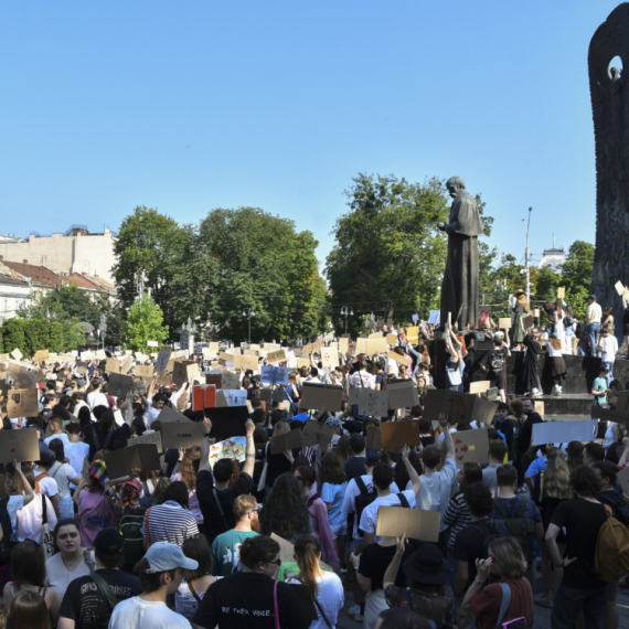 Haos na ulicama širom Ukrajine; Ljudi besni zbog odluke Volodimira Zelenskog FOTO/VIDEO