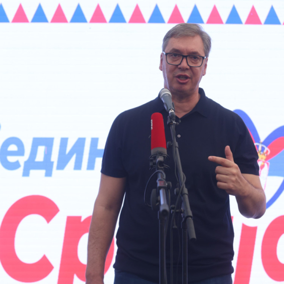 Vučić osudio napad na penzionera u Subotici: "Kad smo bili klinci, ustajali smo starijima"