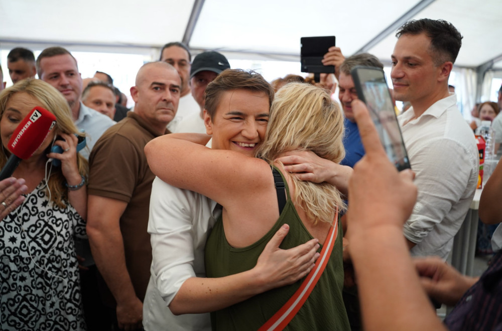 Brnabić u Beški: "Zahvalna našem narodu na ljubavi i podršci"; "Vučić pozvao na dijalog, neki ćute" FOTO/VIDEO