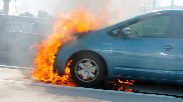 Požar na automobilu: Najčešći uzroci i kako ga sprečiti