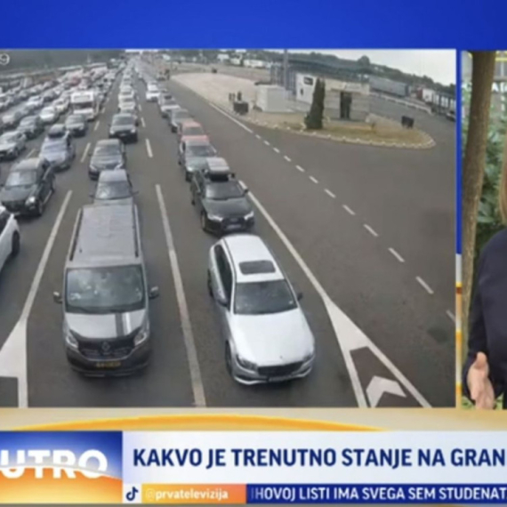 Totalni kolaps na granicama zbog smene turista: Višesatno čekanje na ovom prelazu VIDEO