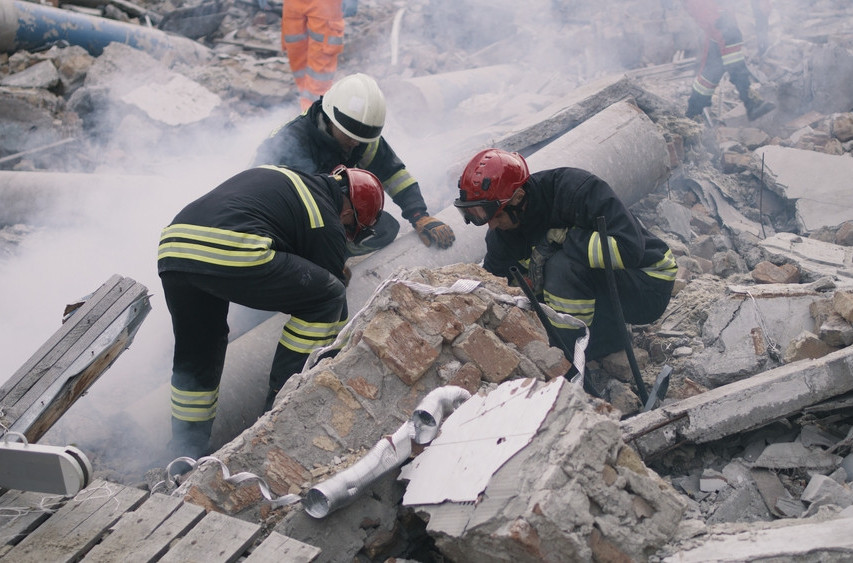 Prvi snimci iz Italije, i stravični su; Gromade kamenja spljeskala vozila; Obrušilo se brdo FOTO/VIDEO
