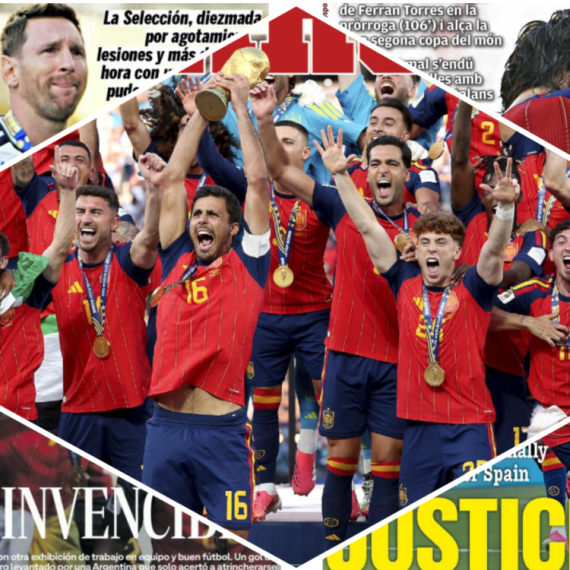 The World celebrates Spain's title PHOTO