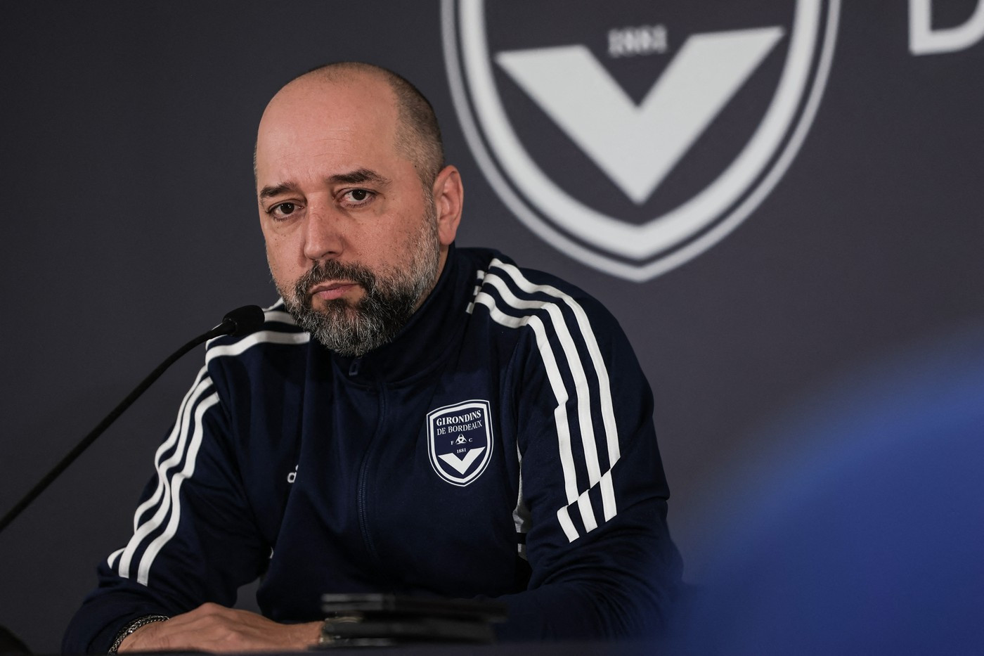 Gde on dođe, tu stiže katanac na stadion