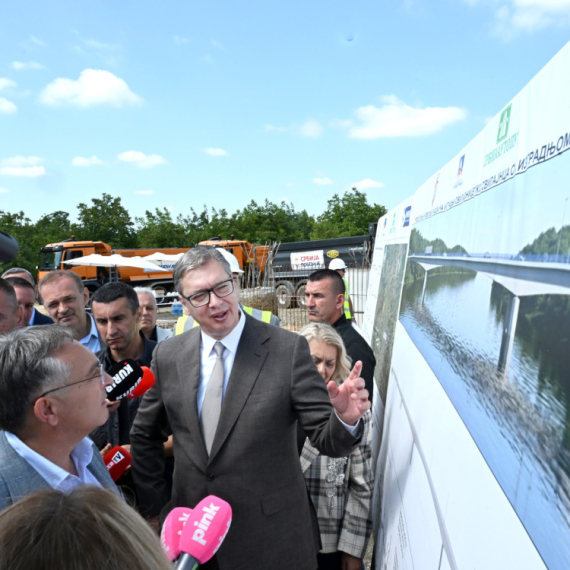 Vučić obišao radove na mostu preko Velike Morave: Biće gotov za manje od dve godine FOTO/VIDEO
