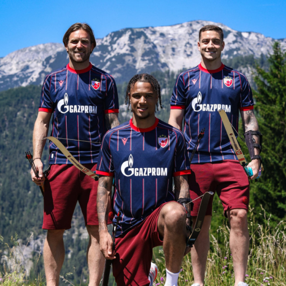 Zvezda promovisala gostujući dres FOTO/VIDEO
