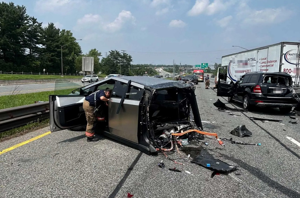 Cybertruck prepolovljen u jezivom sudaru: Prizor šokirao i spasioce FOTO/VIDEO