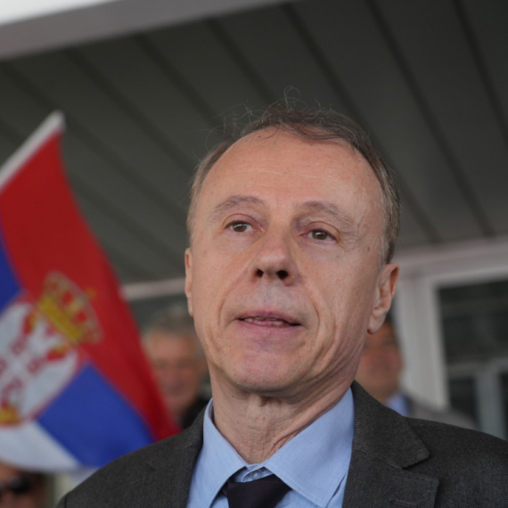Političar Đokić bez komentara nakon srozavanja BU – Vučić uvek odgovara na pitanja svih medija