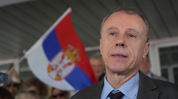 Političar Đokić bez komentara nakon srozavanja BU – Vučić uvek odgovara na pitanja svih medija