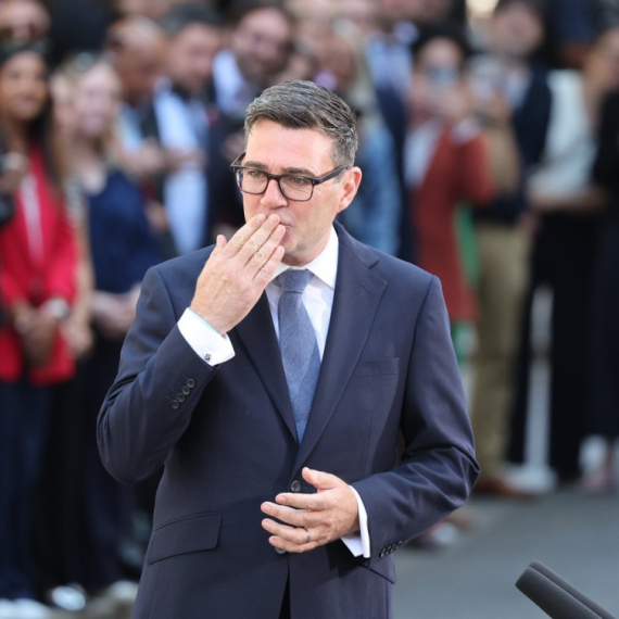 Zvanično – Britanija ima novog premijera VIDEO