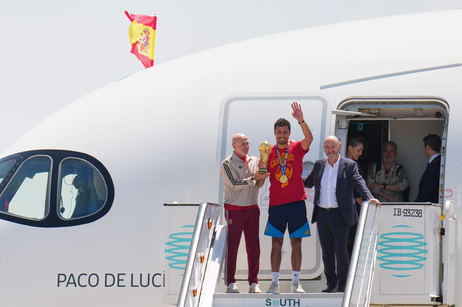 Cela Španija slavi: Svetski prvaci stigli u Madrid, sledi spektakl FOTO/VIDEO