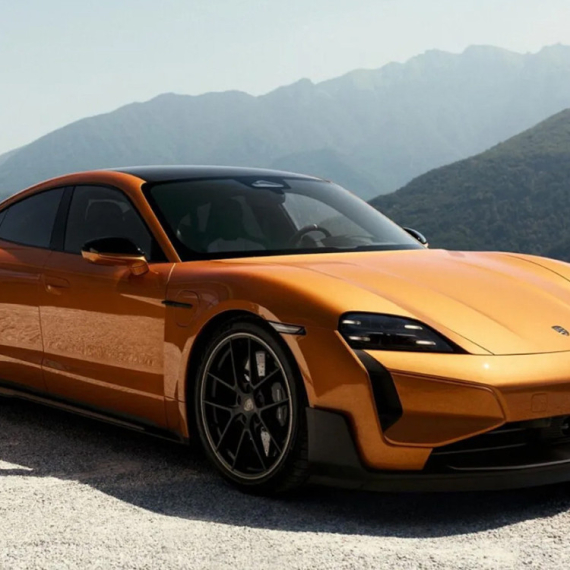 Tri Porsche Taycana mu nisu bila dovoljna – naručio je i četvrti, potpuno jedinstven FOTO