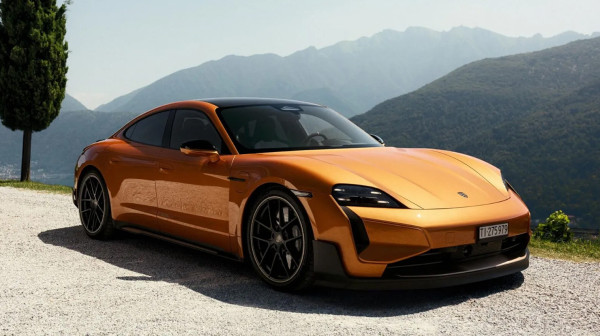 Tri Porsche Taycana mu nisu bila dovoljna – naručio je i četvrti, potpuno jedinstven FOTO