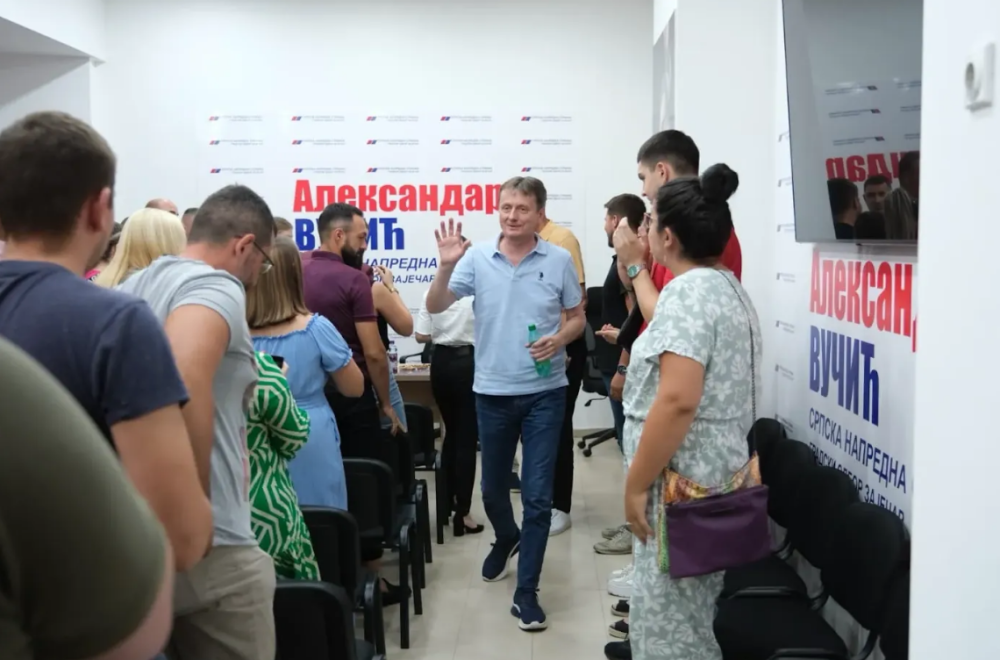 Glišić u Zaječaru: "Nama ne stižu naređenja iz inostranstva"; "Moramo da radimo, da ujedinjena Srbija pobedi"