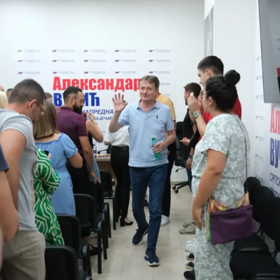 Glišić u Zaječaru: "Nama ne stižu naređenja iz inostranstva"; "Moramo da radimo, da ujedinjena Srbija pobedi"