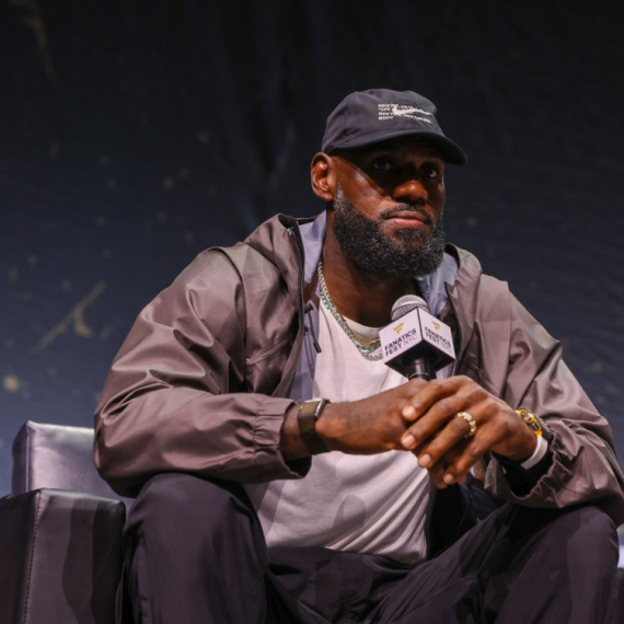 Lebron stiže kod Jovića i Janisa! FOTO