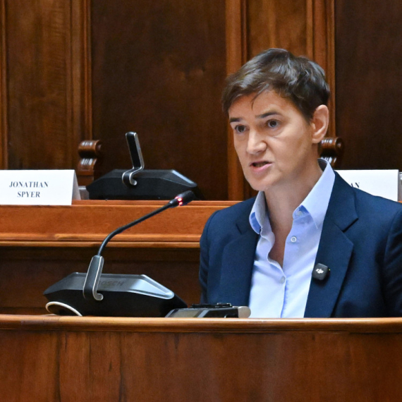 Brnabić: "S jedne strane mržnje i nasilje, s druge ujedinjena Srbija" VIDEO
