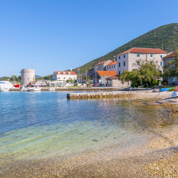Kupači upozoreni: Na plaži u Hrvatskoj more zagađeno fekalijama, kupanje nije bezbedno