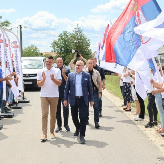 Vučević u poseti porodici u Mramorcu: "Ujedinjeni za dalji razvoj i napredak naše otadžbine" FOTO