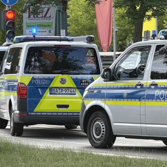 Ovo je prvi snimak haosa ispred banke; Oglasio se portparol policije VIDEO