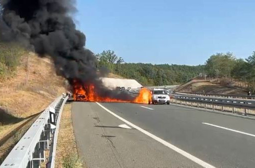 Zapalio se automobil na auto-putu Miloš Veliki: Ekipe odmah izašle na teren