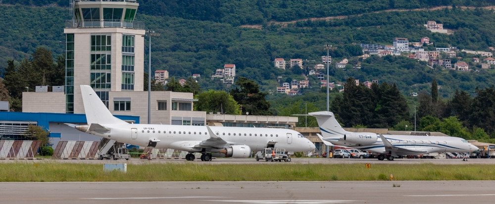 Poremećen avio-saobraćaj u Tivtu; Er Srbija preusmerava letove