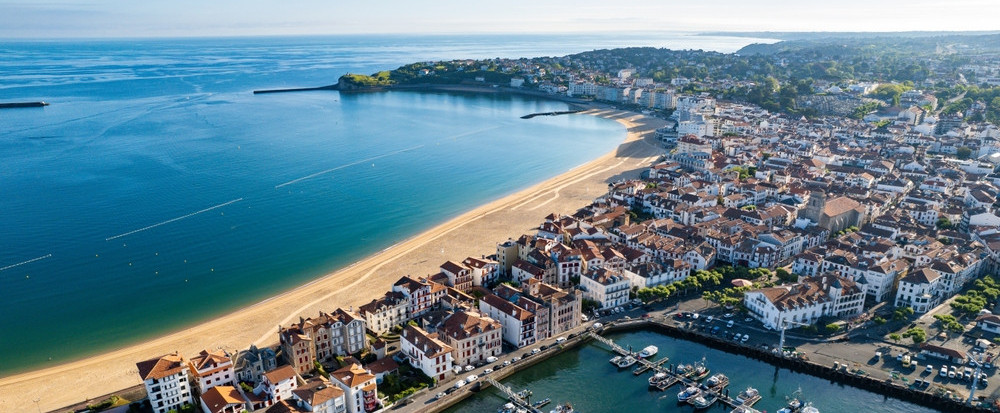 Poznato letovalište uvodi stroge kazne: Konzumiranje alkohola na plaži može skupo da vas košta