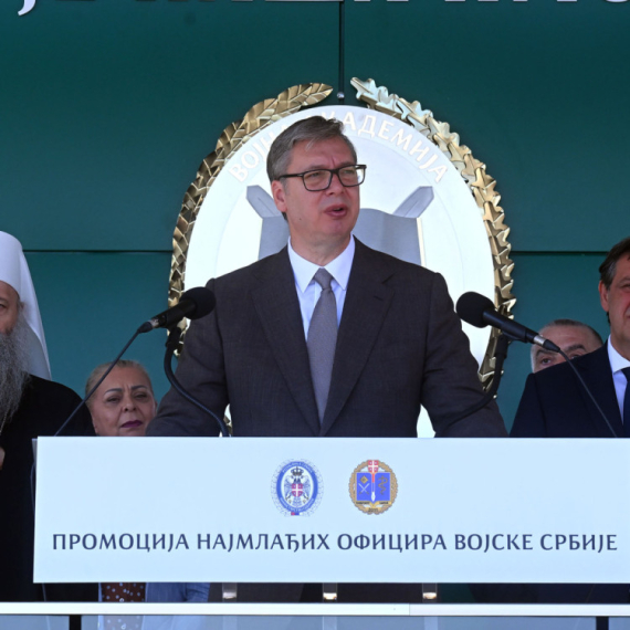 Vučić o blokaderima: "Svakog dana otkrivamo sa kim imamo posla"; "Srbija se voli uvek i u svakom trenutku"