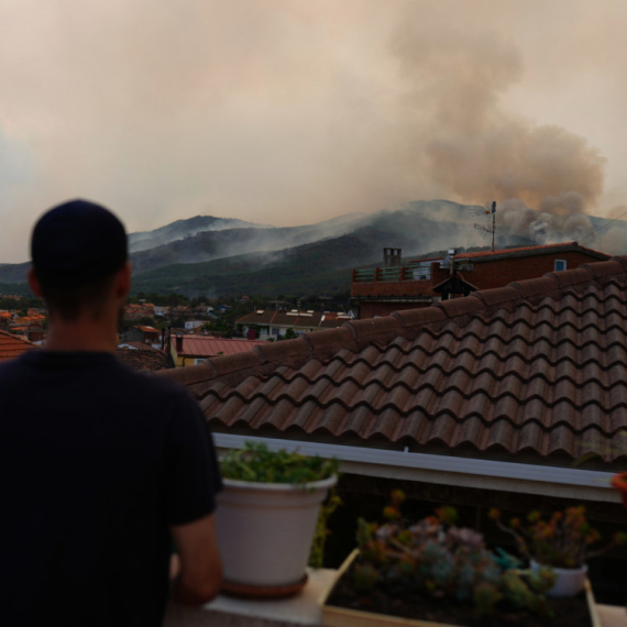 Haotično u celom gradu; Građanima poručeno da ostanu u kućama i da nose maske kada su napolju FOTO/VIDEO