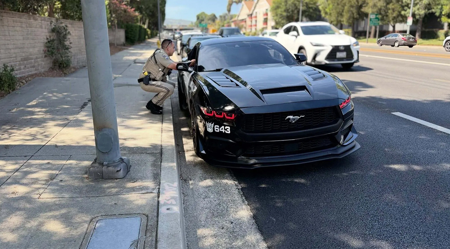 Vozio policijski auto iz Transformersa, pa ga kaznila prava policija FOTO
