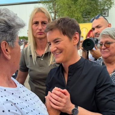 Brnabić sa građanima u Leštanima: "Da nas Vučić povede u još jednu pobedu, najubedljiviju do sada" FOTO