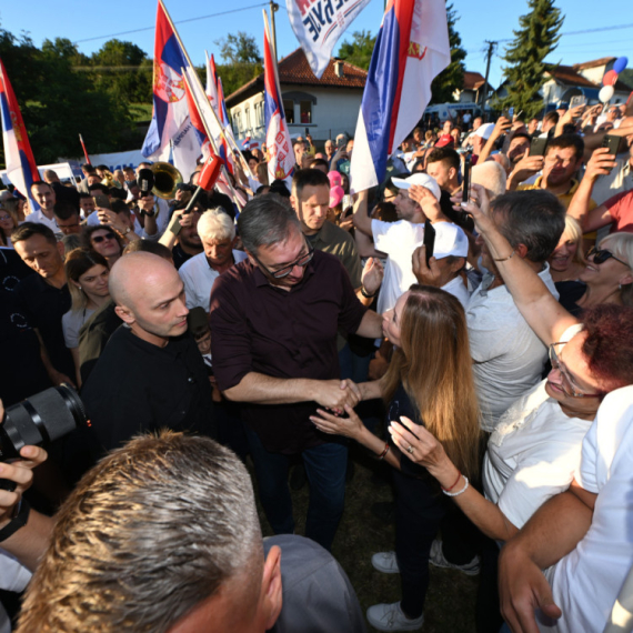 Vučić: "Za nekoliko meseci imaćemo važne izbore"; "Da pobedimo i pokažemo da Srbiju ne može niko da sruši"