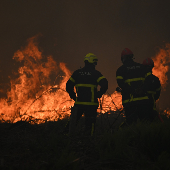 Stvorena je "vatrena oluja": Požar preti da proguta čitav grad, ljudi beže glavom bez obzira FOTO/VIDEO