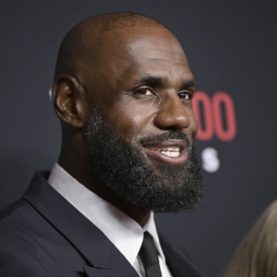 Lebron još nije odigrao ni minut, a već napravio haos u Filadelfiji