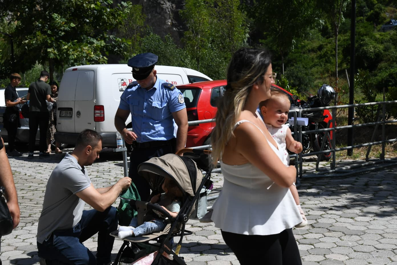 U manastiru Svetih arhangela obeležena slava; Tzv. kosovska policija pretresala vernike FOTO