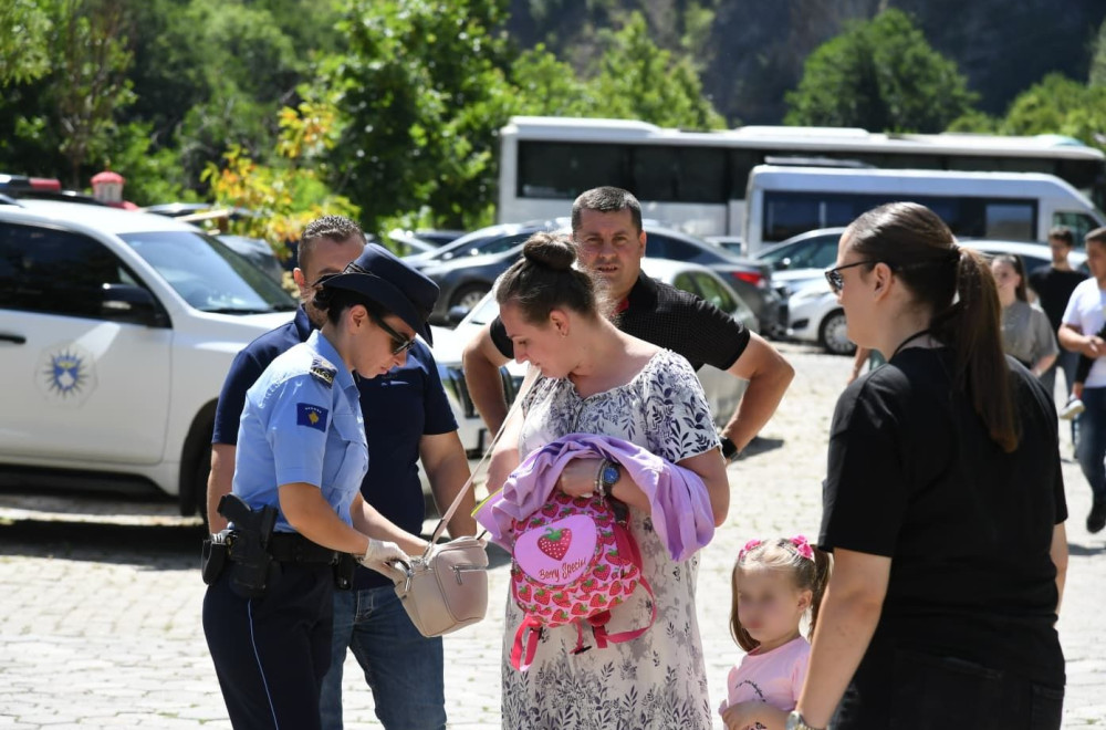 U manastiru Svetih arhangela obeležena slava; Tzv. kosovska policija pretresala vernike FOTO