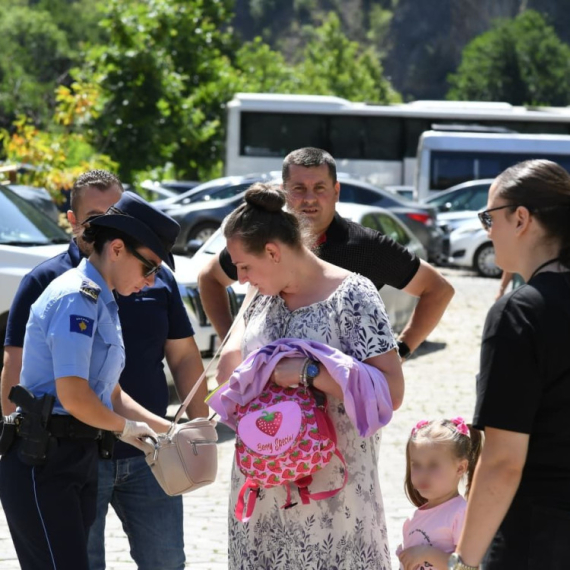 U manastiru Svetih arhangela obeležena slava; Tzv. kosovska policija pretresala vernike FOTO