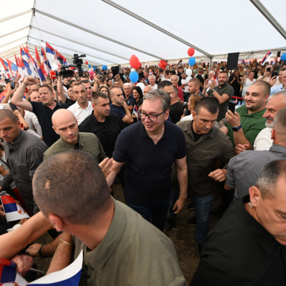 Stiže povećanje plata i penzija; Vučić u Bogatiću: "Videćete mašine za tri dana, sve će biti gotovo za mesec"