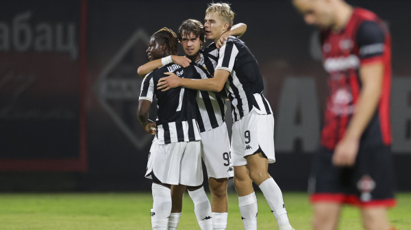 Dva crvena, 10 žutih i ludilo – Partizan protiv Mačve upisao prvu pobedu u SLS VIDEO