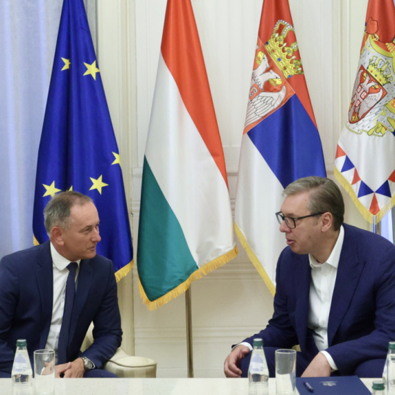 Vučić primio u oproštajnu posetu Jožefa Mađara: "Odnosi Srbije i Mađarske na istorijski najvišem nivou" FOTO